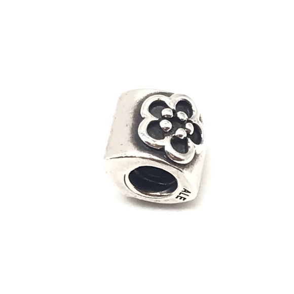 Pandora Flower Block Charm - Picture 4 of 4